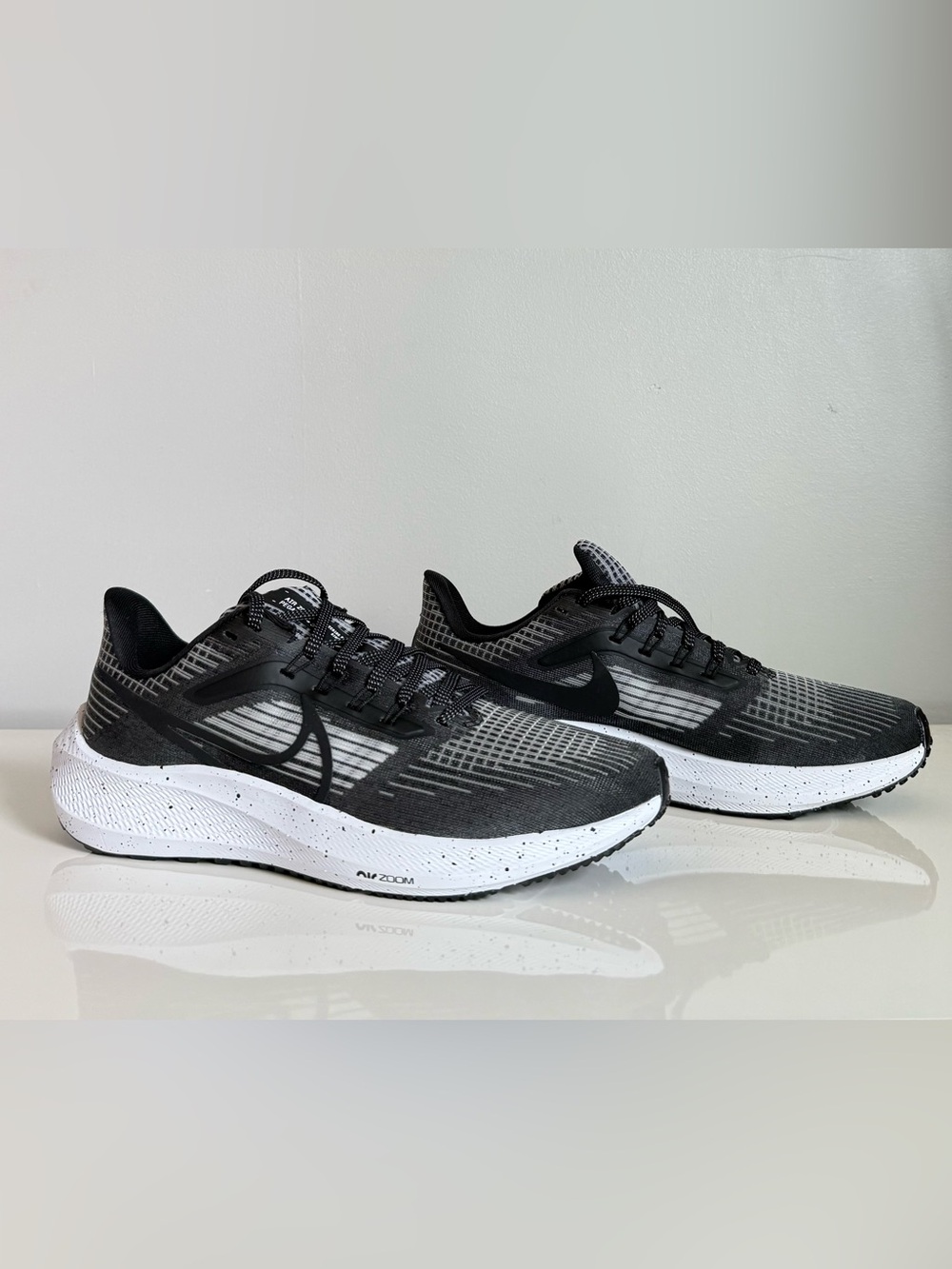 Nike Air Zoom Pegasus 39 Black Dark Smoke Grey White Women Size 9 Running Shoes